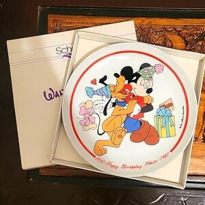 NIB Disney collectors plate Pluto